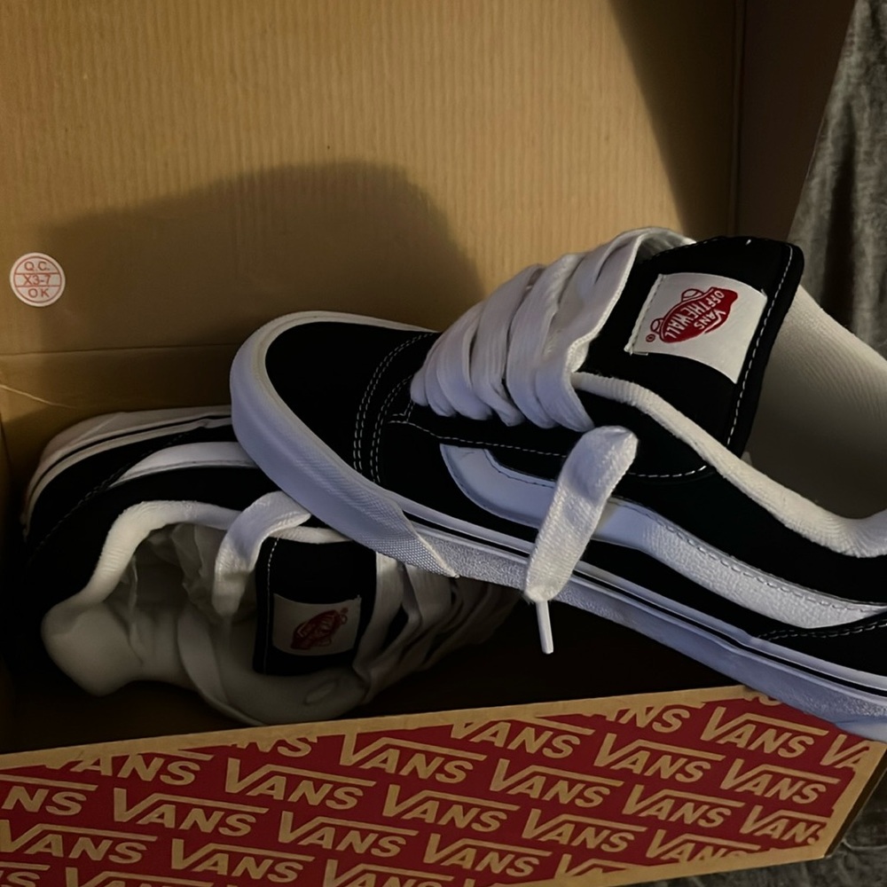 Like Brand new!  Skater Vans sneakers